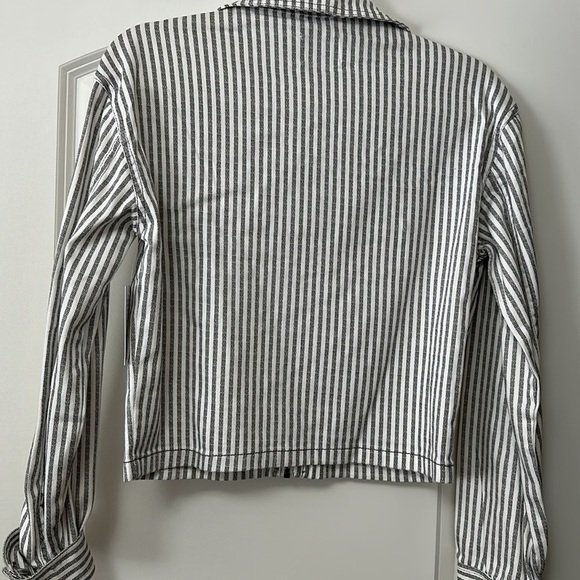 Vylette, Grey & White Stripe Crop Jean Jacket - Picture 4 of 5
